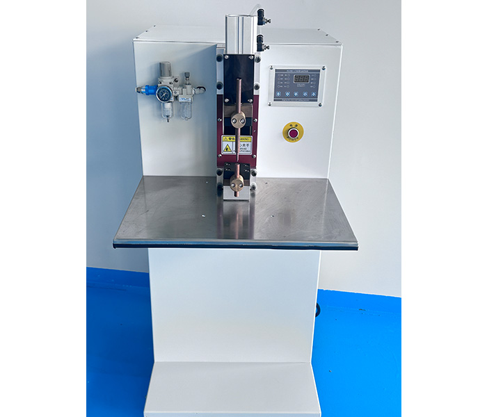 電容式儲能點(diǎn)焊機(jī)